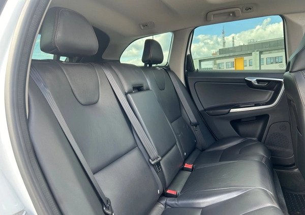 Volvo XC 60 cena 109900 przebieg: 77999, rok produkcji 2017 z Lublin małe 232